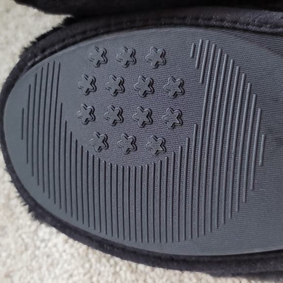 Snugleaves Black Fuzzy Slippers Size 9-10 NWT - Picture 13 of 14